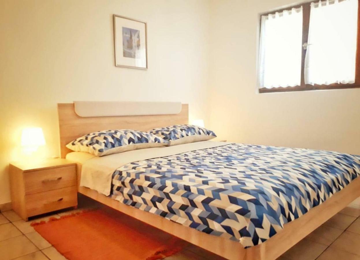 Apartmani Mia Liznjan Exterior photo